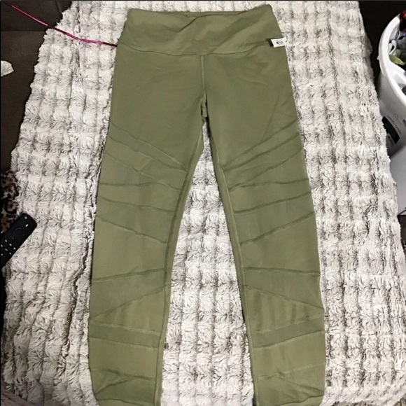 ❤️NWT❤️ Victoria’s Secret knock-out mesh leggings - Picture 2 of 4